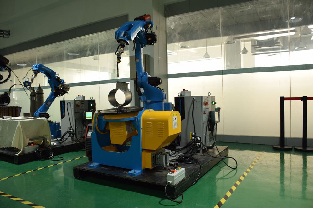 Demonstracija koordinacije vanjske osi robota CROBOTP